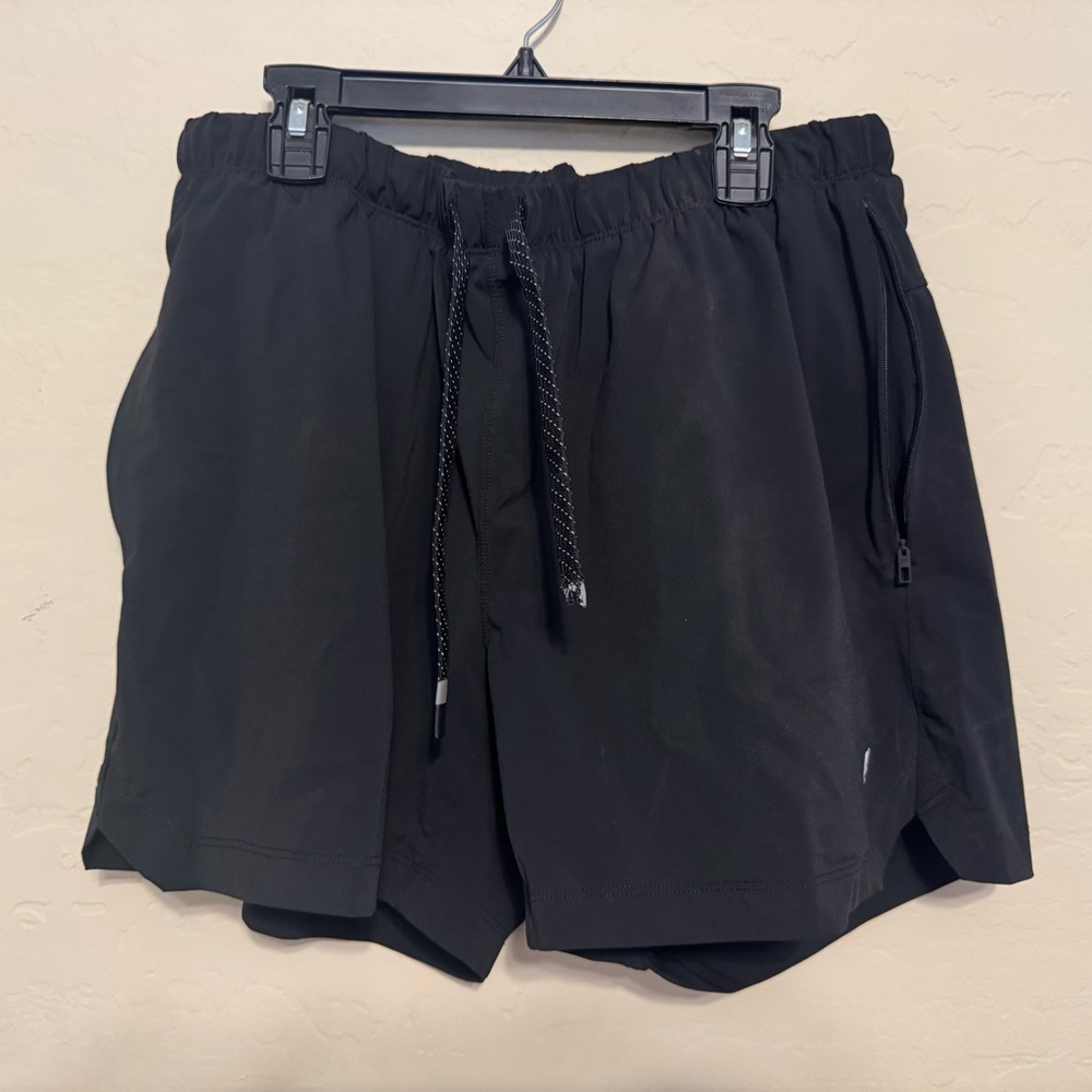 Fabletics 5.5 inch black shorts